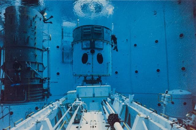 NASA image: Safety divers prepare HST mockup in the Neutral Buoyancy Simulator at MSFC