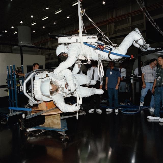 NASA image: STS-64 SAFER exercise in bldg 9NW on the air-bearing floor