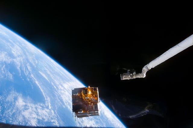 NASA image: Various views of the SPARTAN 201-5 deployment