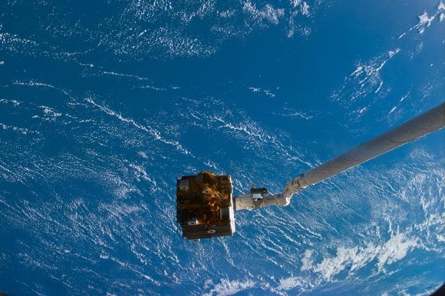 NASA image: Various views of the SPARTAN 201-5 deployment