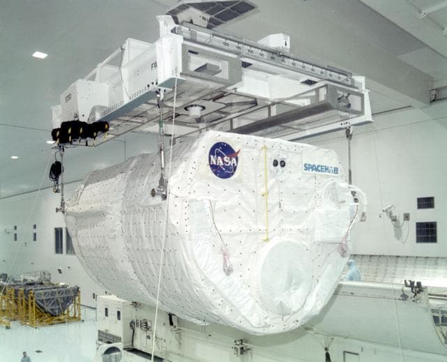 NASA image: STS-81 preflight photos taken at the Kennedy Space Center