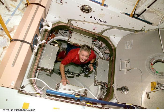 NASA image: Garneau enters ISS