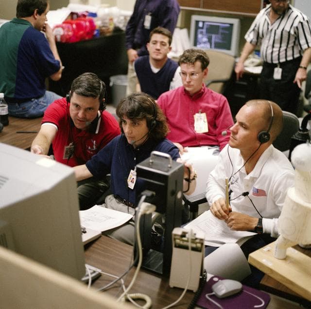 NASA image: STS-88 crew use simulators and virtual reality in preflight training