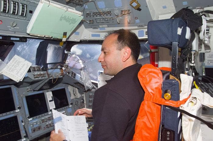 NASA image: PLT Polansky on Atlantis forward flight deck