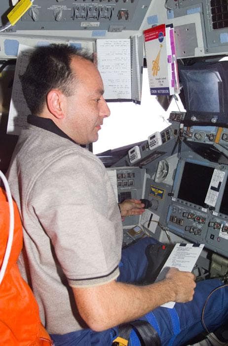 NASA image: PLT Polansky at commanders station on Atlantis