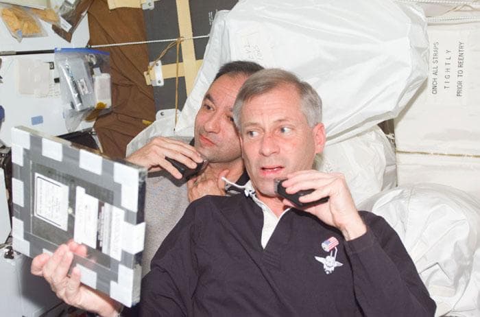 NASA image: CDR Cockrell and PLT Polansky shave on Atlantis middeck