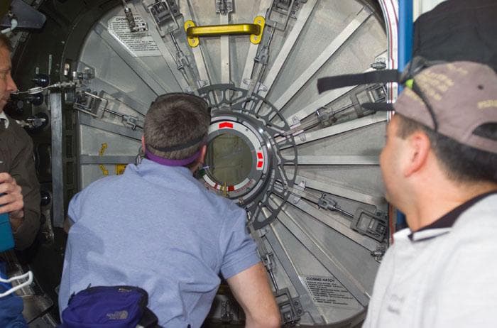 NASA image: Astronaut Shepherd looks in hatch at U.S. Laboratory / Destiny module