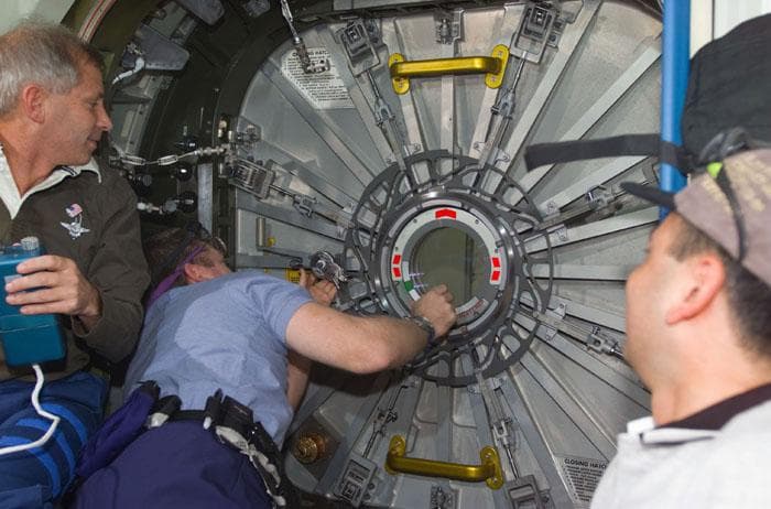 NASA image: CDR Shepherd looks in hatch at U.S. Laboratory / Destiny module