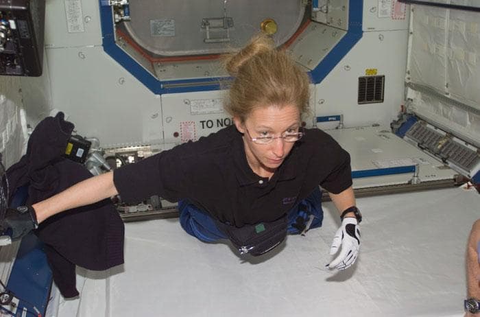 NASA image: MS Ivins floats through U.S. Laboratory / Destiny module