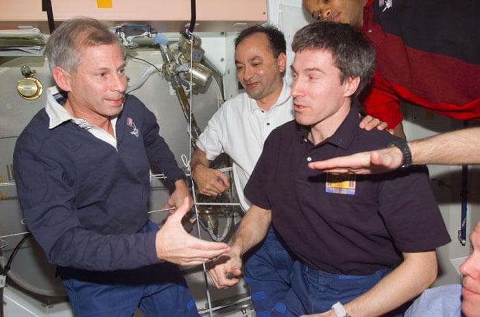 NASA image: STS-98 CDR and Expedition One Flight Engineer say goodbye