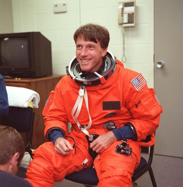 NASA image: STS-103 crewmembers participate in bailout training in building 9N