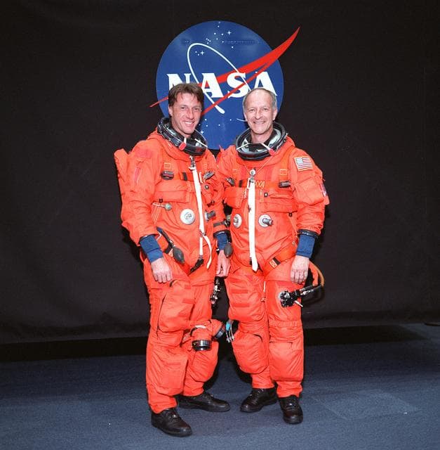 NASA image: STS-103 crewmembers participate in bailout training in building 9N