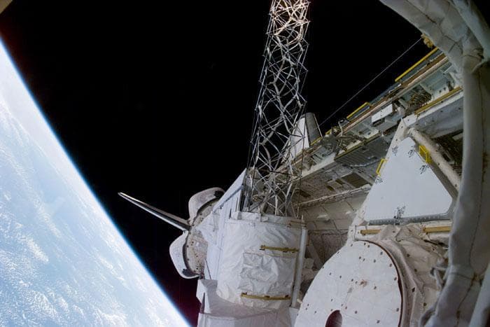 NASA image: View of the SRTM hardware in OV-105's payload bay with 200 ft. boom deployed