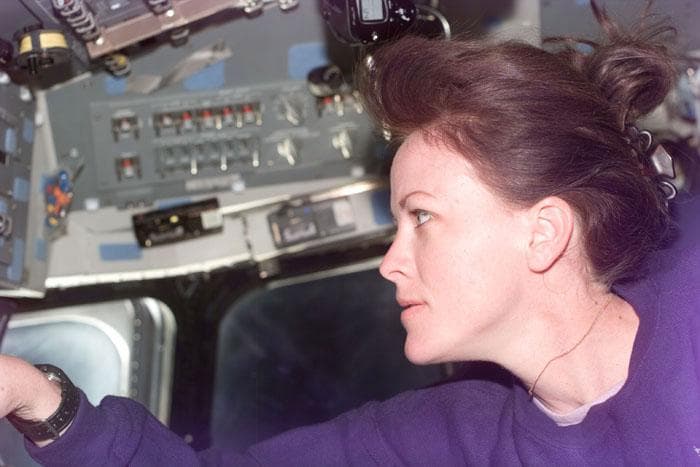 NASA image: STS-99 MS Kavandi supports the SRTM on OV-105's aft flight deck