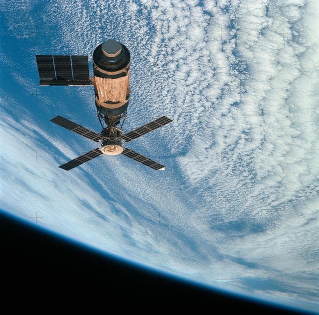 NASA image: View of Skylab space station cluster in Earth orbit from CSM