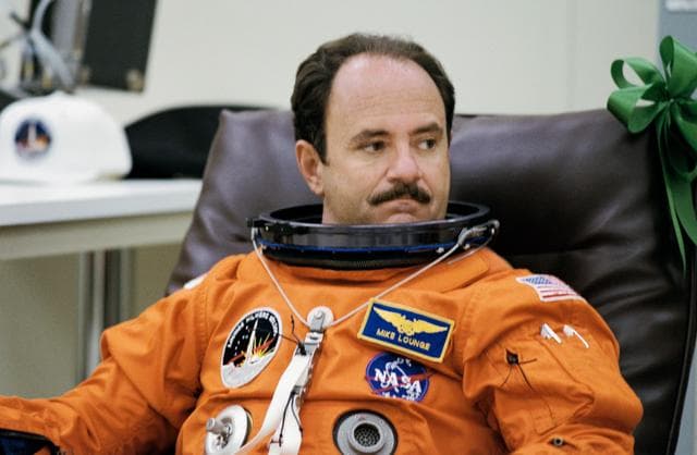 NASA image: STS-26 Mission Specialist (MS) Lounge relaxes in KSC O&C Bldg preflight