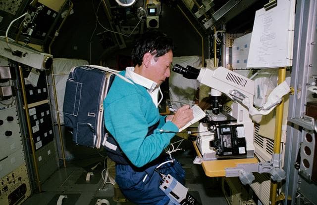 NASA image: STS-47 PS Mohri uses Spacelab Japan microscope to study cells aboard OV-105