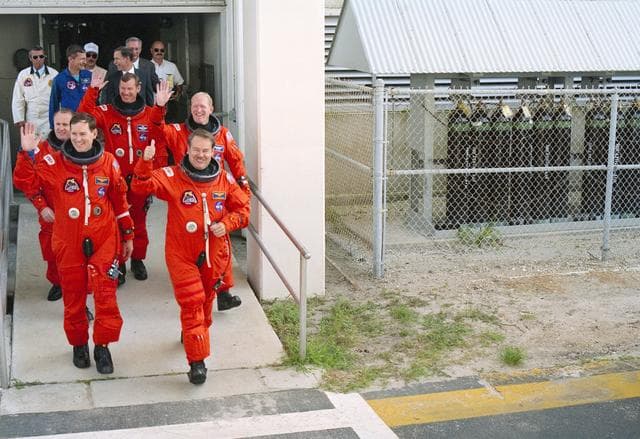 NASA image: STS-48 crew leaves KSC O&C Bldg for launch pad during preflight activities