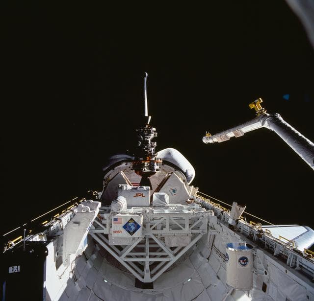 NASA image: STS-52 deployment of LAGEOS / IRIS spacecraft from OV-102's payload bay (PLB)