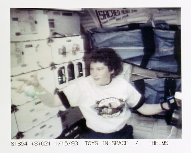 STS-54 MS3 Helms uses DSO 802 & Physics of Toys frog toy on OV-105's middeck