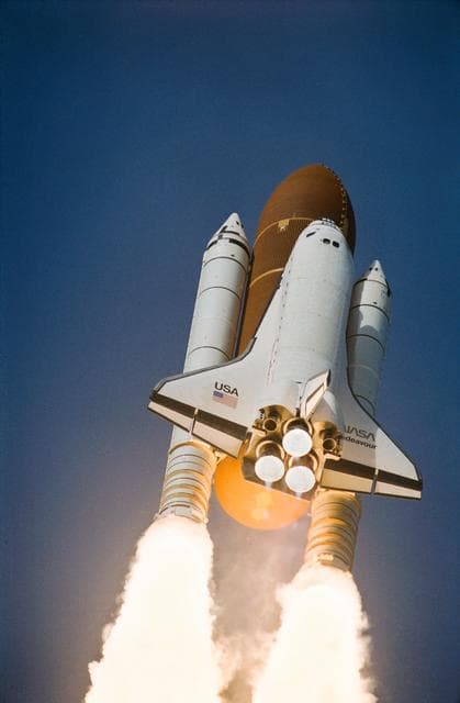 NASA image: STS-54 Endeavour, OV-105, soars into the morning sky after KSC liftoff