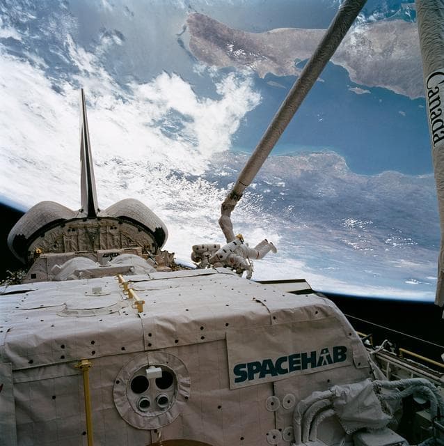NASA image: STS-57 astronauts Low and Wisoff perform DTO 1210 EVA in OV-105's payload bay