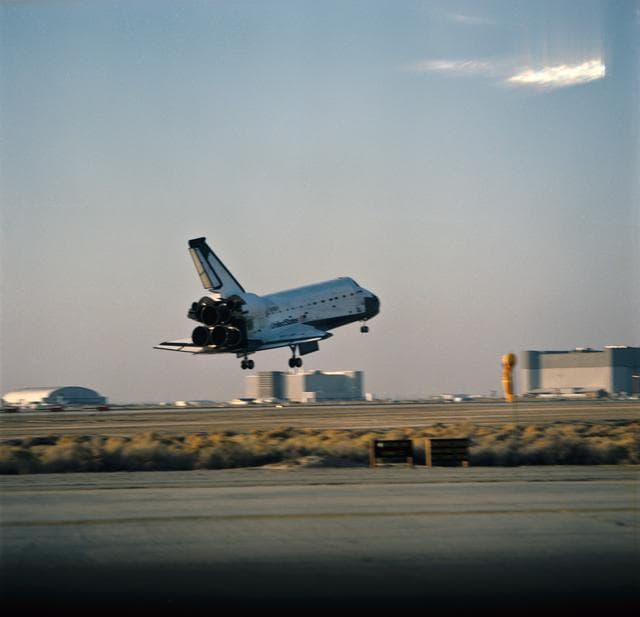 NASA image: Landing of STS-58 Orbiter Columbia at Edwards Air Force Base