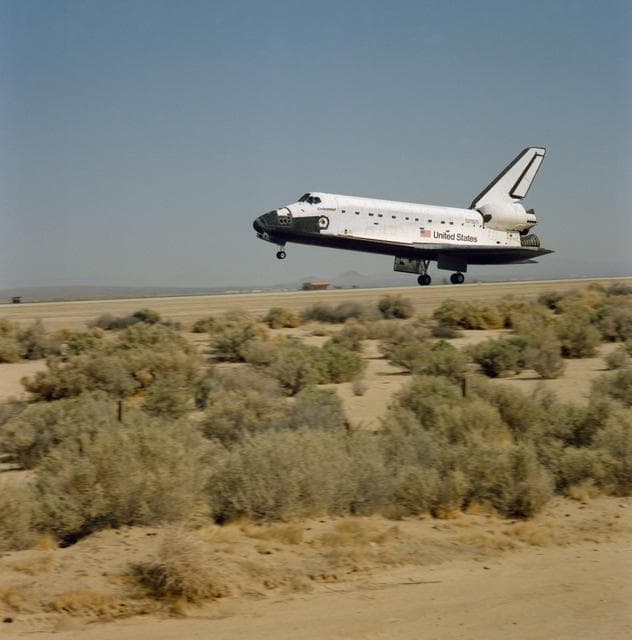 NASA image: Landing of STS-59 Endeavour, OV-105, at Edwards Air Force Base