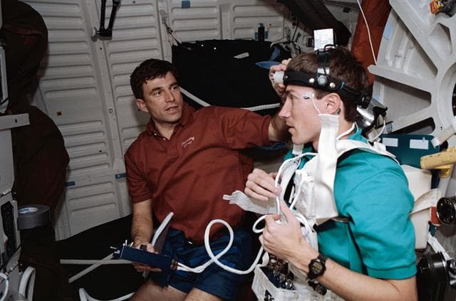 NASA image: DSO 201 - Krikalev and Sega in the Spacehab module