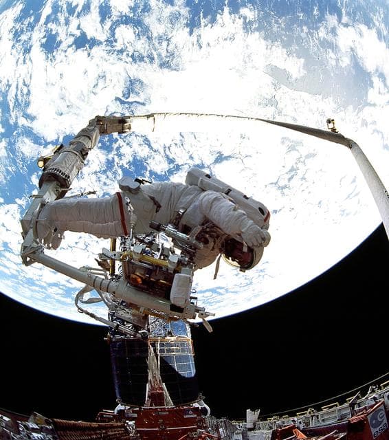 NASA image: Astronaut Jeffrey Hoffman on RMS during third of five HST EVAs