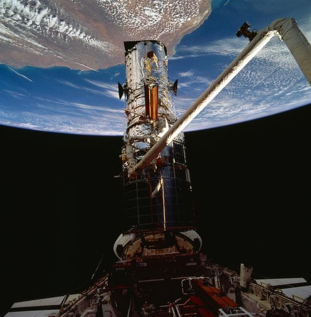NASA image: Astronauts Akers and Thornton remove one of HST solar arrays during EVA