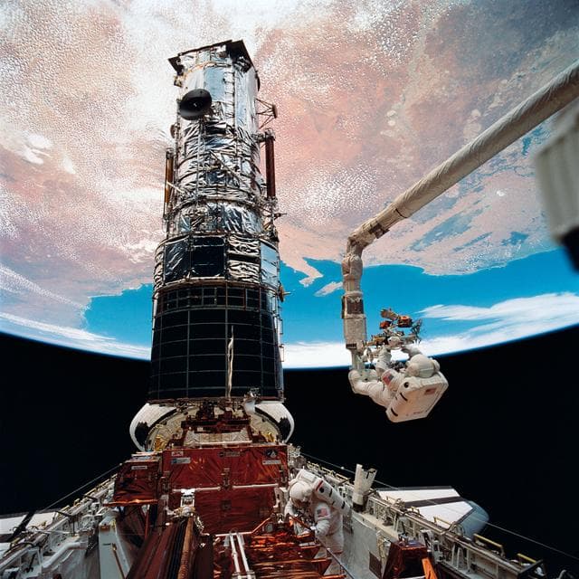 NASA image: Astronauts Musgrave and Hoffman during servicing of HST