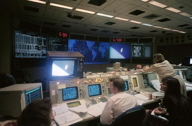 NASA image: Mission control activity during STS-61 EVA-2