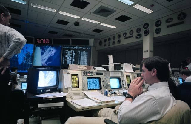 NASA image: Mission control activity during STS-61 EVA