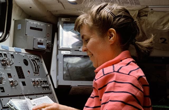 NASA image: Astronaut Janice Voss looks over procedures list on the flight deck