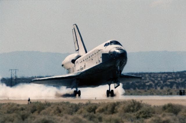 NASA image: STS-64 landing view