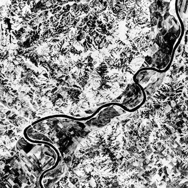 NASA image: STS-68 radar image: Glasgow, Missouri