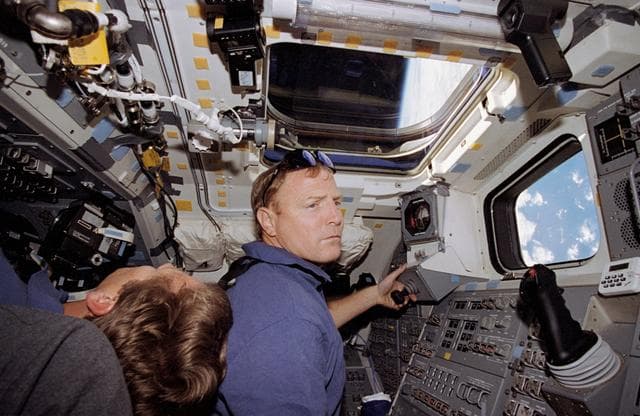 NASA image: STS-69 crew on flight deck during Wake Shield retrieval