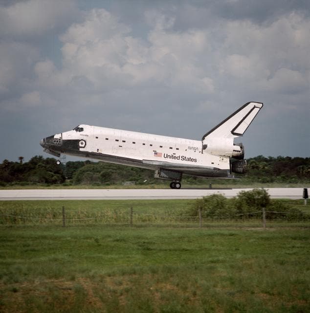 NASA image: Landing of STS-71 space shuttle Atlantis