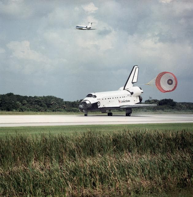 NASA image: Landing of STS-71 space shuttle Atlantis