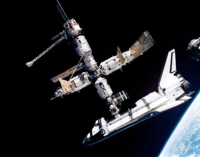 NASA image: sts071-s-072