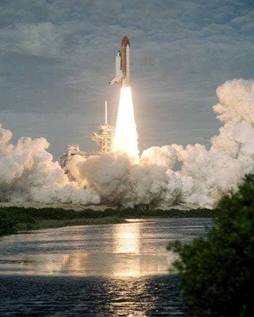 NASA image: STS-73 launch views