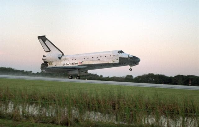 NASA image: STS-73 Landing views