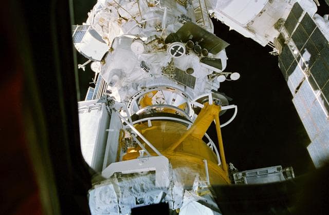 NASA image: Rendezvous and docking between Atlantis and Mir space station