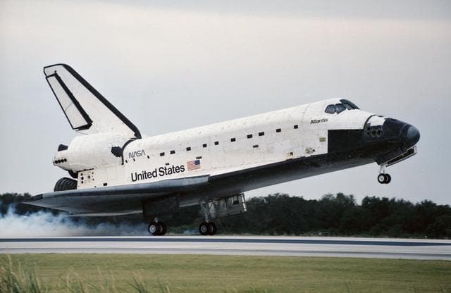 NASA image: STS-74 landing views