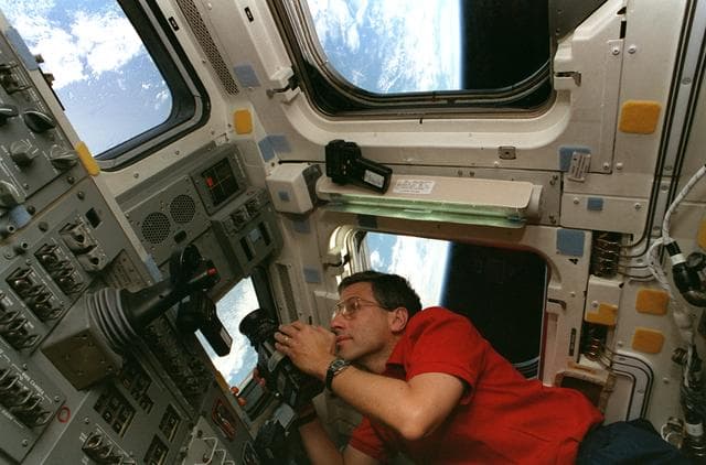 NASA image: Astronaut Apt takes photos of the Earth from the aft flight deck
