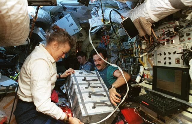 NASA image: Astronaut Lucid and Mir 22 flight engineer Kaleri prepare items for transfer