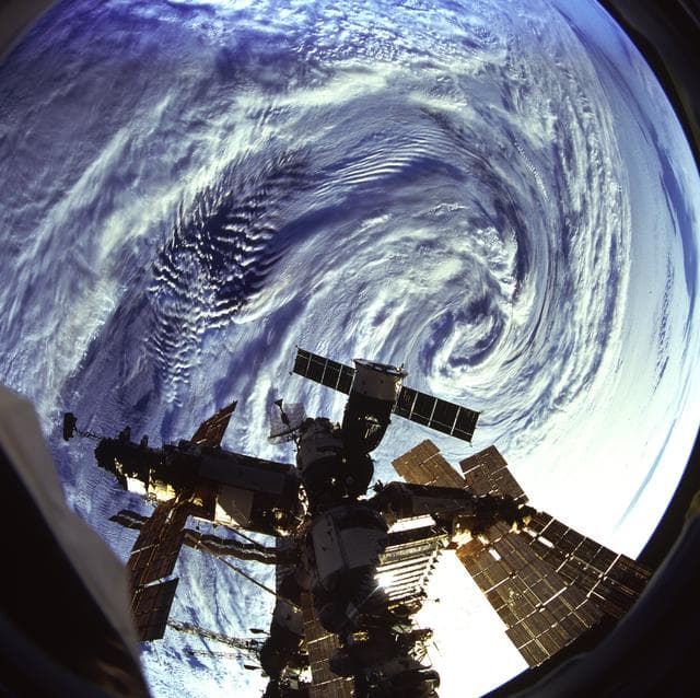 NASA image: Survey views of the Mir space station