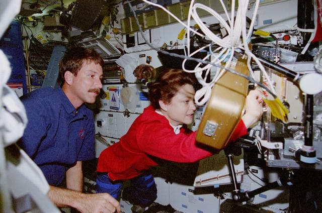 NASA image: VIEW-CPL, Jernigan and Rominger work with middeck experiment