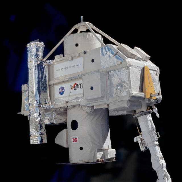NASA image: ORFEUS-SPAS, deployment on end of RMS arm